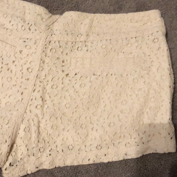 Volcom off white shorts - Picture 3 of 3